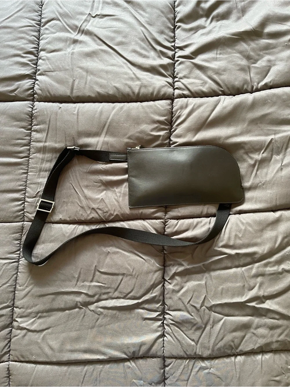 Everlane sling crossbody bag